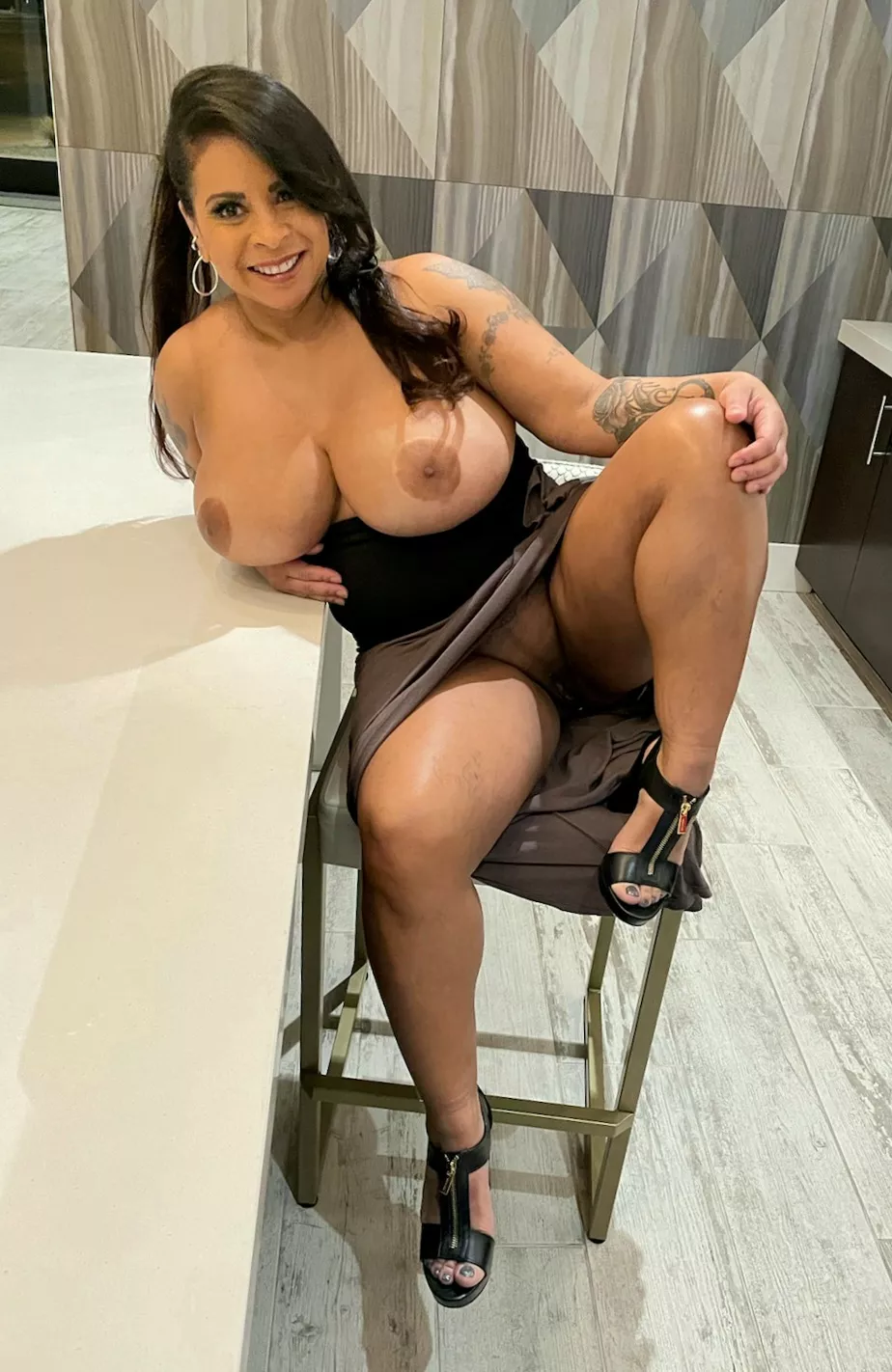 Meet me in the lobby for a good time (F50) Meet me in the lobby for a good time (F50)