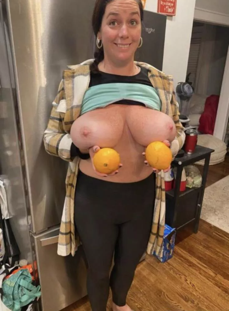 Melons vs oranges Kik skidder690 with sample. Fun milf Melons vs oranges Kik skidder690 with sample. Fun milf