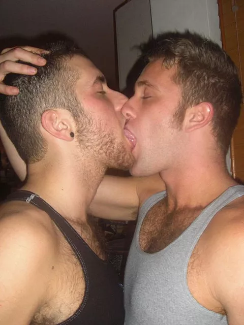 Nude Guys Kissing