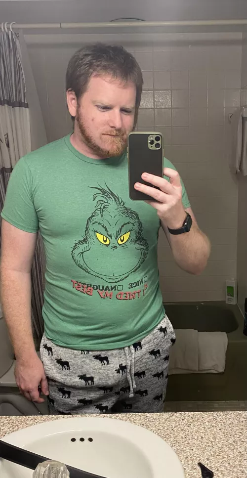 Merry Christmas from my childhood bathroom 🤣 Same bathroom but the reflections changed a bit.