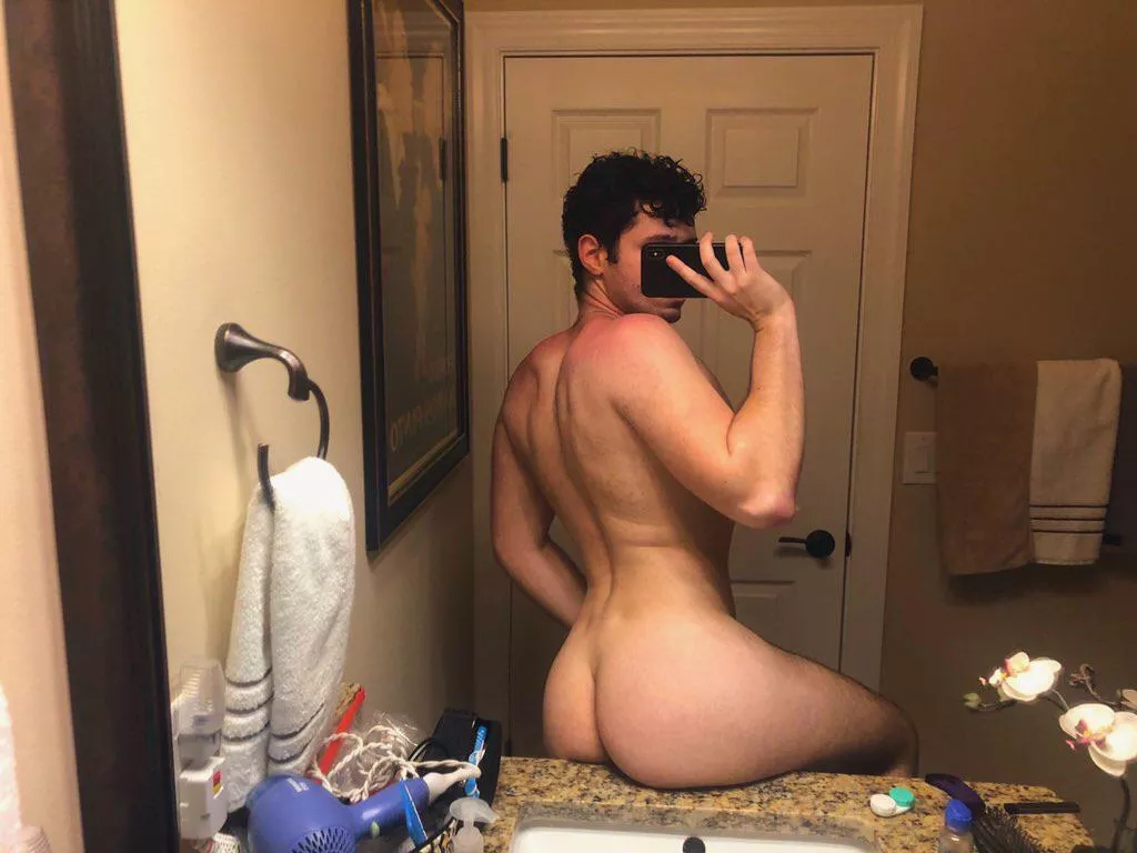 Merry xmas from me and the butt 😙