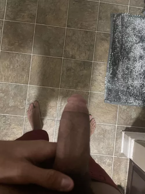 Message me. I wanna see your dicks