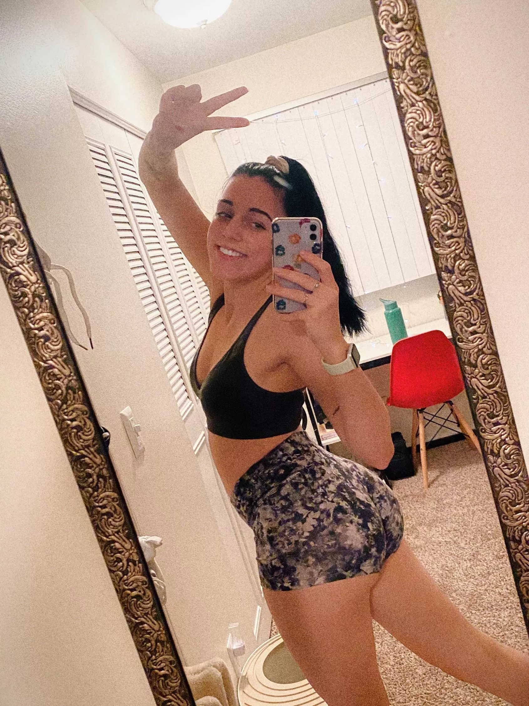 Message me if you wanna see more 😏🍑