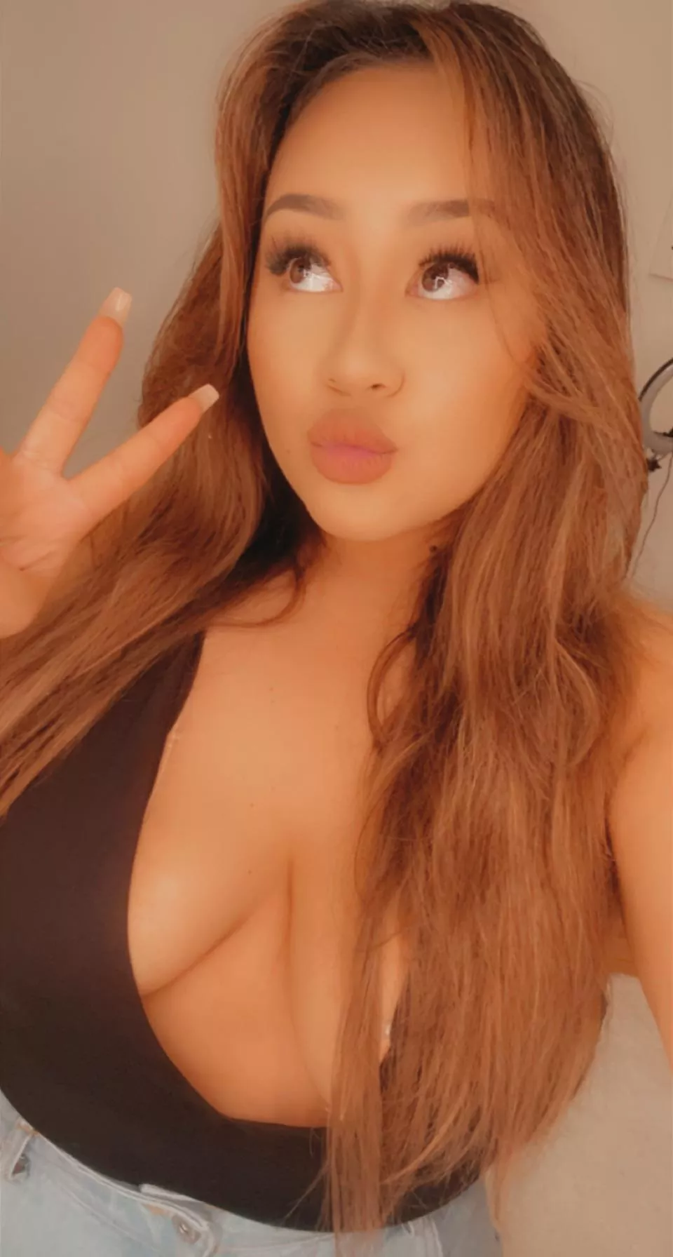 Message me to see more of these young saggy tits 💦😈 Message me to see more of these young saggy tits 💦😈