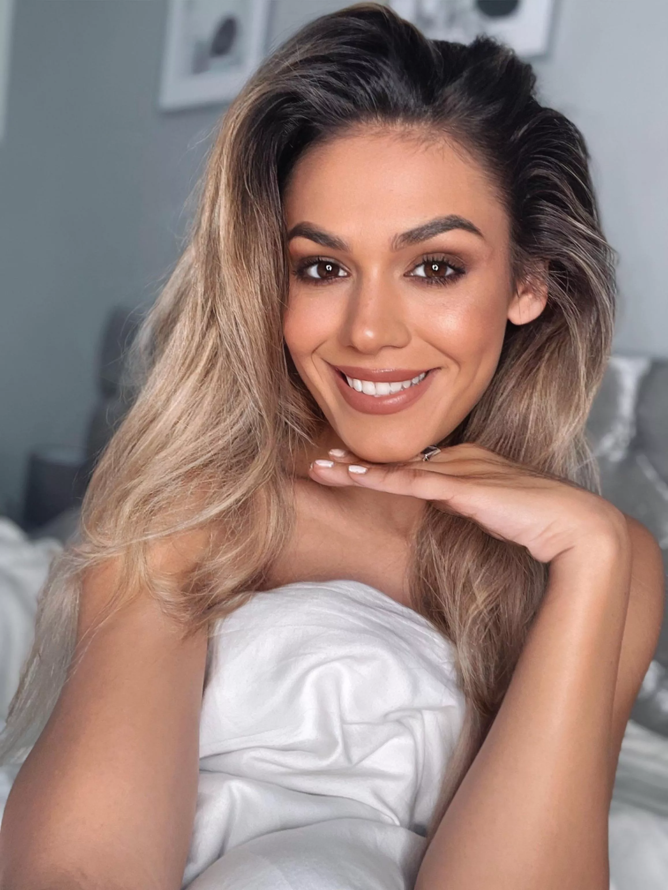 Messy hair, don’t care! Latina x Irish