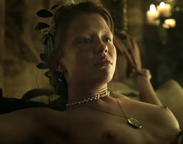 Mia Goth in A Cure for Wellness