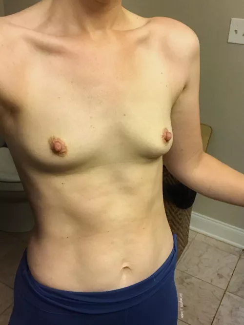 Mid day workout [f]or your ass…upper body. 🏋️‍♀️💪