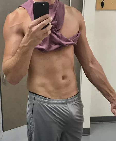Mid gym half pumpโฆon a back day Mid gym half pumpโฆon a back day