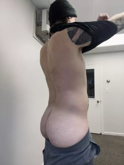 Mid shirt take off 🤩