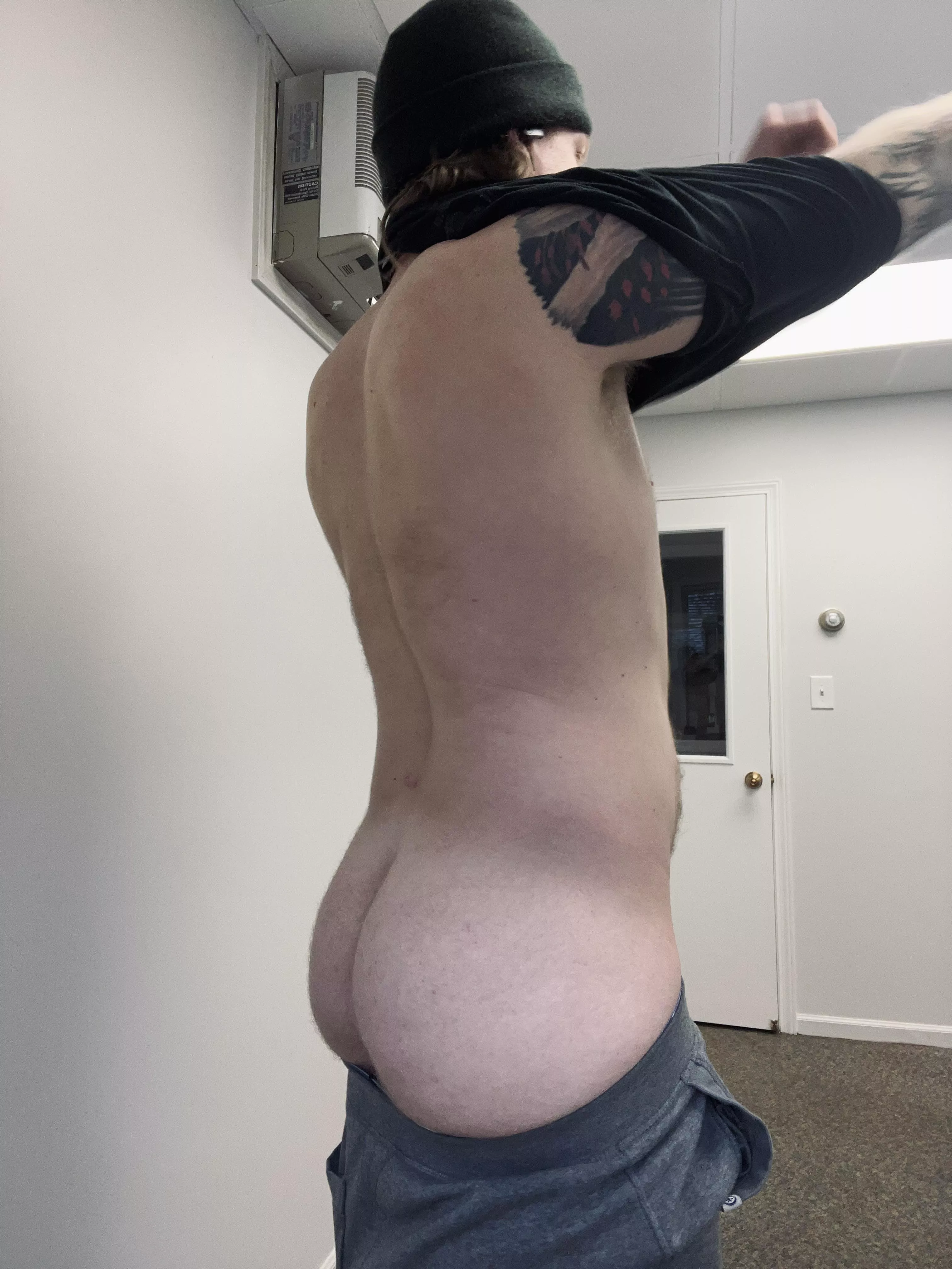 Mid shirt take off 🤩