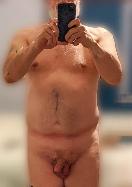 Middle age male 6ft 195lbs. Doing my best to stay in shape. It's a body, it gets me around lol