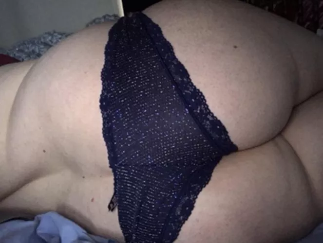 Midnight booty Midnight booty