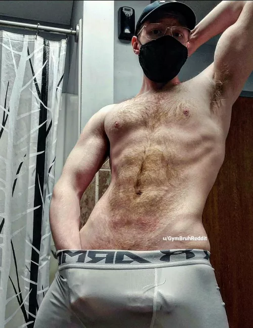 Mid-workout Bulge, meet me in the locker room🤤😈