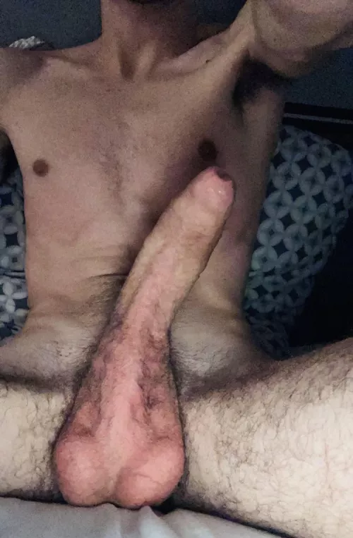 Might be hung, I’m still a good boy :) feel free to dm me !