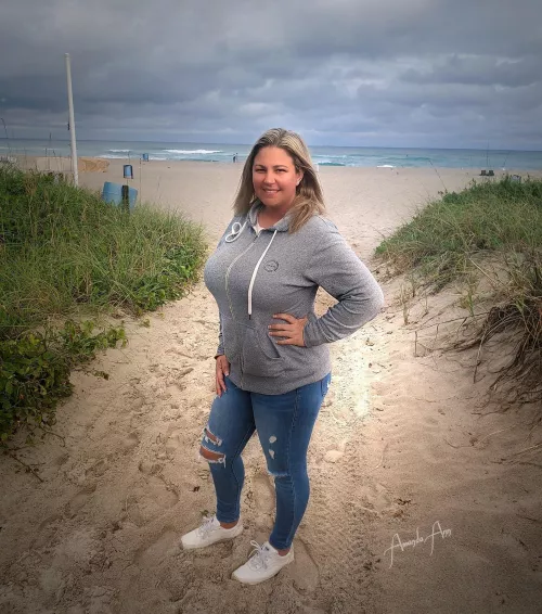 Might not be the sexiest pic but I am loving my beach vacation