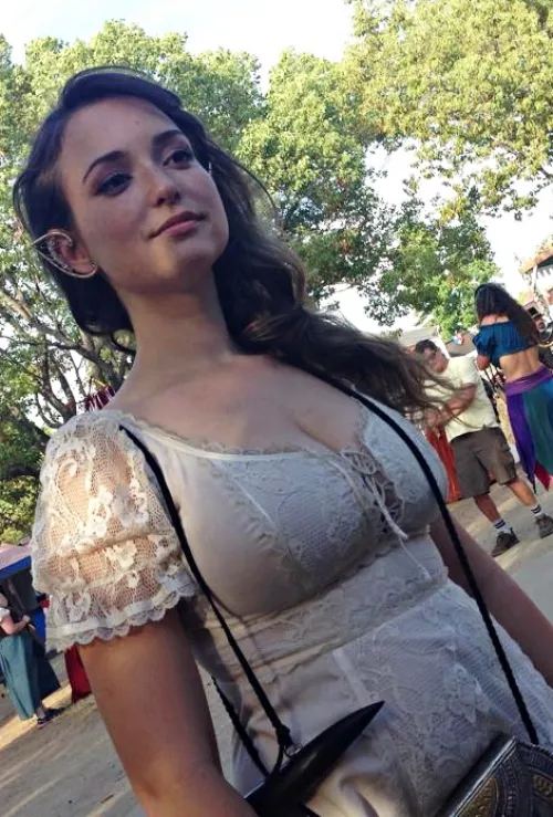 Milana Vayntrub Milana Vayntrub