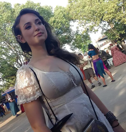 Milana Vayntrub Milana Vayntrub