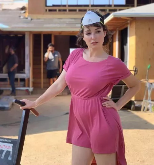 Milana Vayntrub too big to hide Milana Vayntrub too big to hide