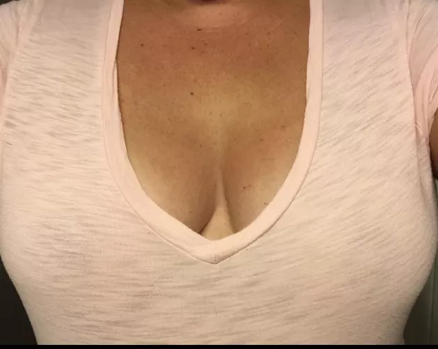 Mild photo, wild cleavage. No bra. š¤¤