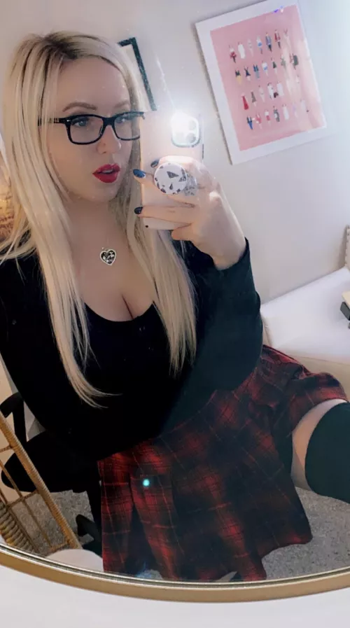 Mildly dressed, maximum perfection [f]