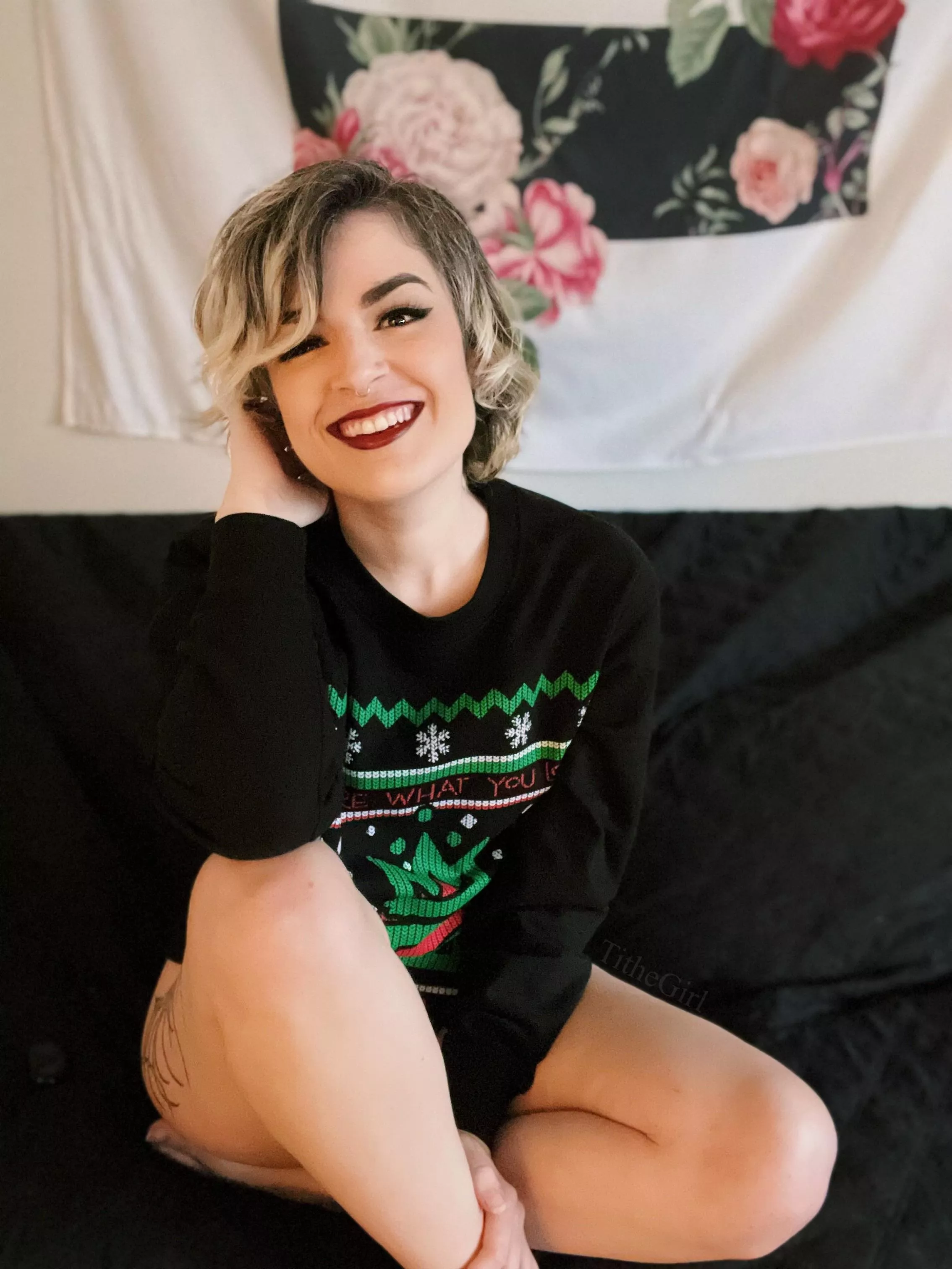 milking the last day of the holiday season 🖤 milking the last day of the holiday season 🖤