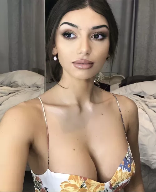 Mimi Keene (Sex Education) is a busty goddess Mimi Keene (Sex Education) is a busty goddess
