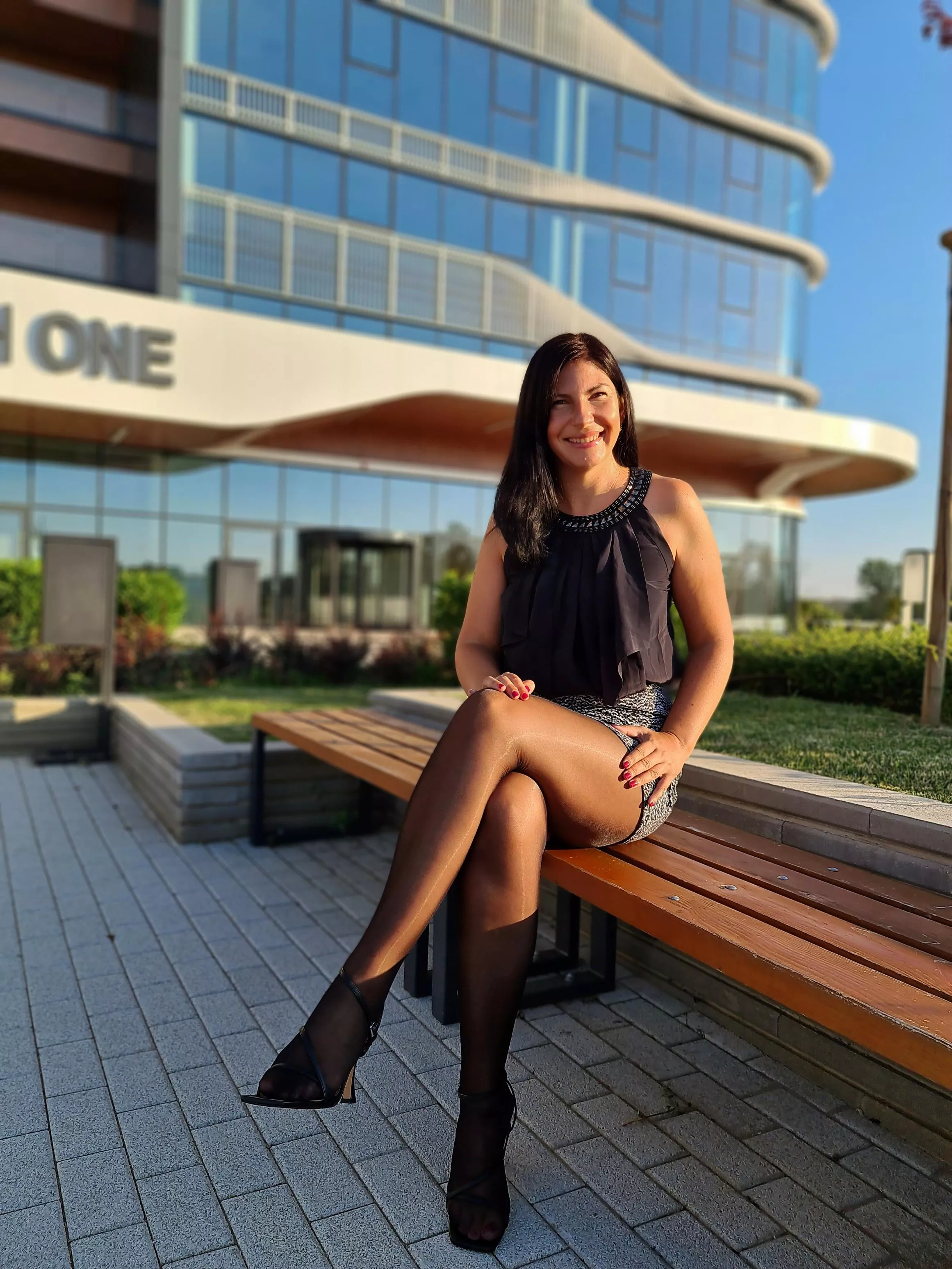 Miniskirt for today ❤️ Wearing CdR Eterno Super Lucido in black 🌚