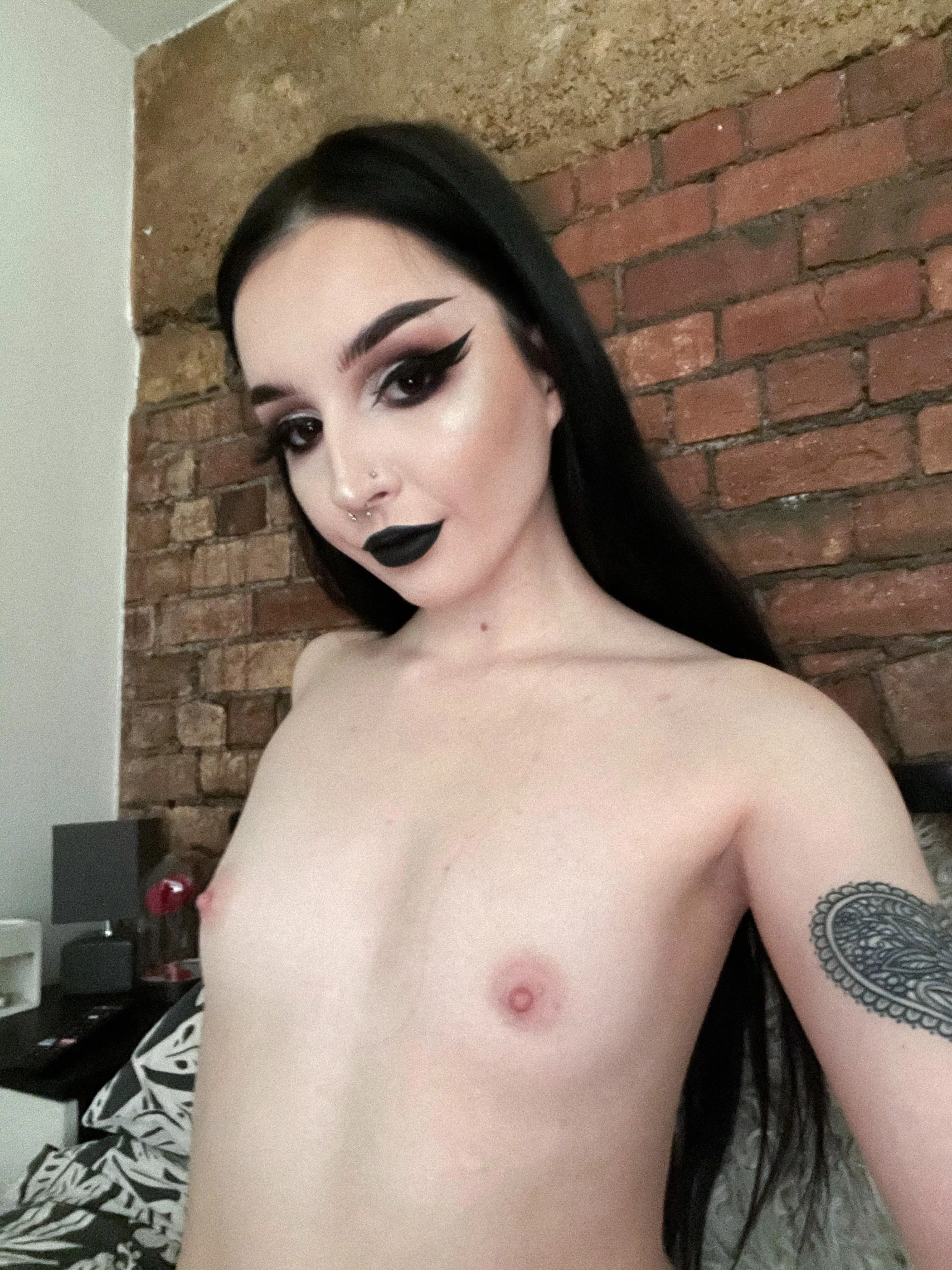 mirror, mirror on the wall, who is the sluttiest of them all? 😈 mirror, mirror on the wall, who is the sluttiest of them all? 😈