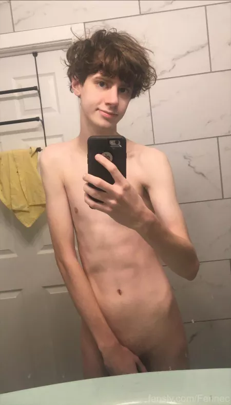 Mirror selfie, hope the bed headโs ok ;) Mirror selfie, hope the bed headโs ok ;)