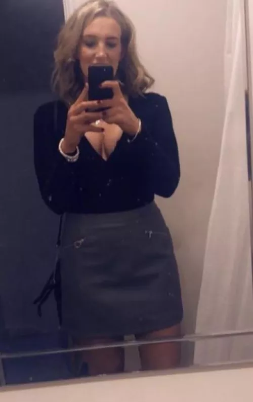 Mirror selfie. Wipe clean skirt Mirror selfie. Wipe clean skirt