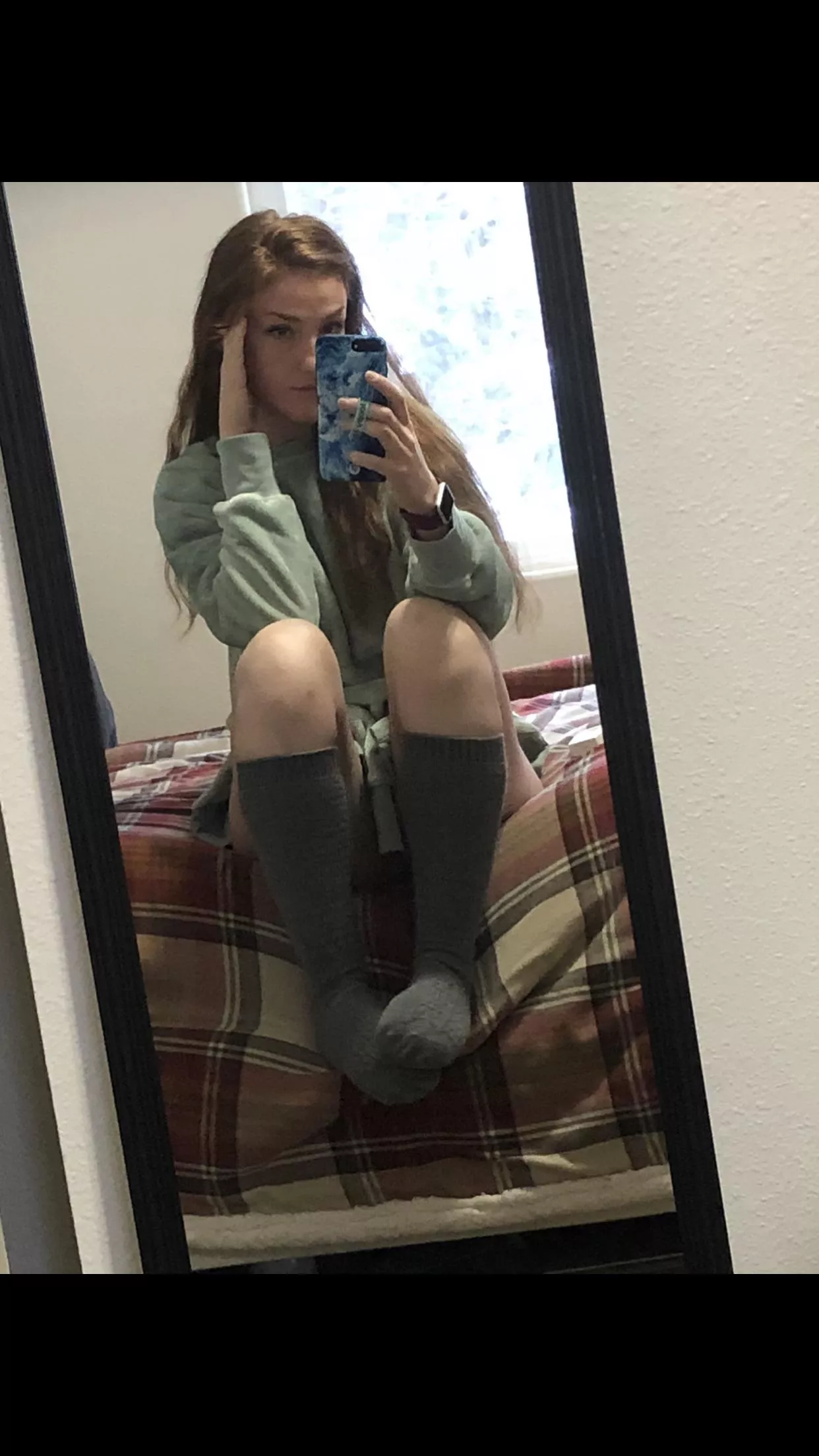 Mirror selfie with my socks on ?