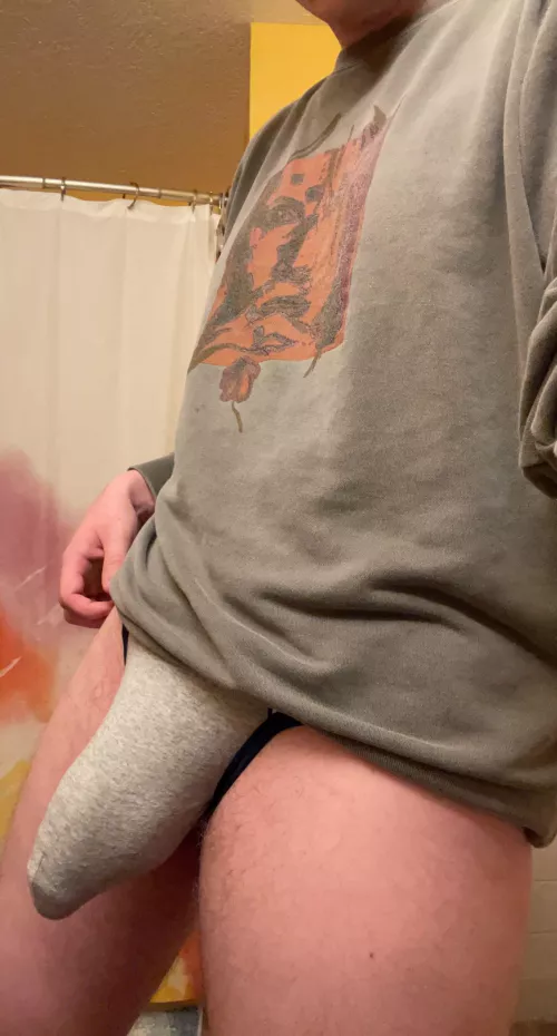 missed showing off my bulge. gay, pms open, kik and snap in bio