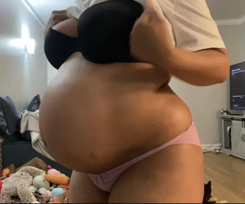 Missing my pregnant body have some customs I’d like to share are you interested 😉 DM me