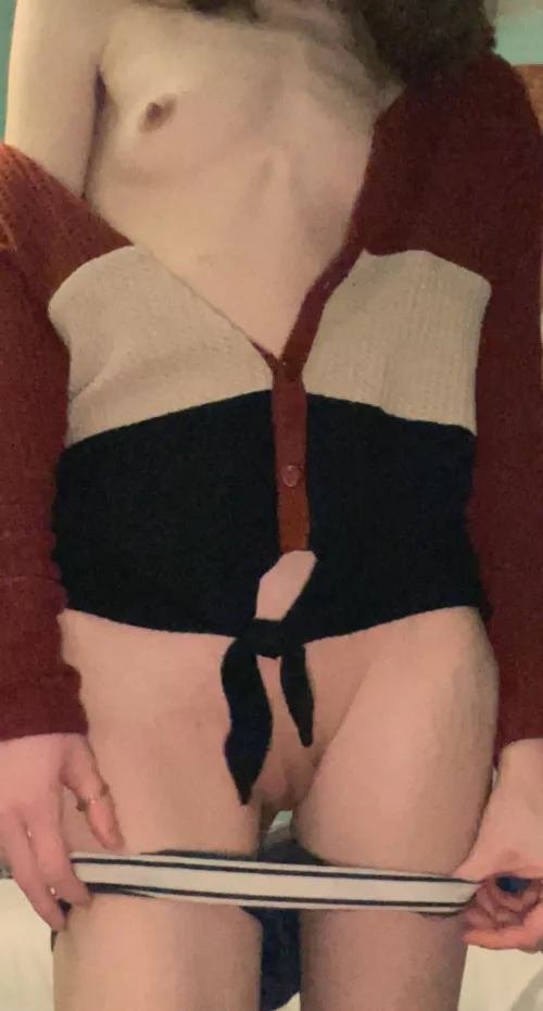 mm plss help, surrounded by queens 🤩