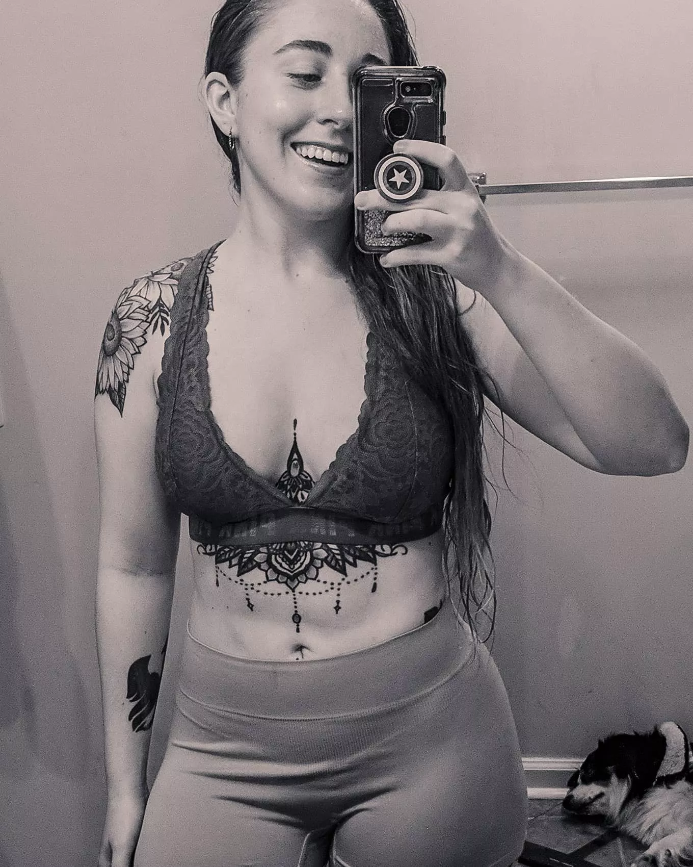 Mmm slim tatted tones hottie Mmm slim tatted tones hottie