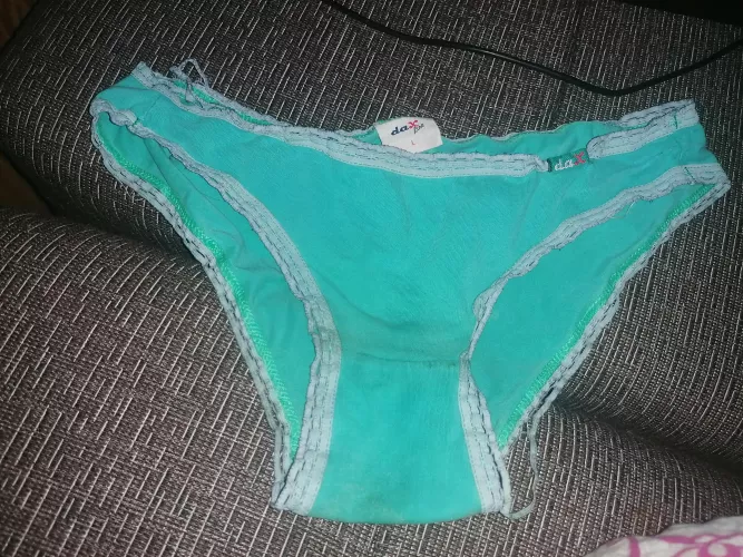 Mmm smelly sister's pussy. Mmm smelly sister's pussy.