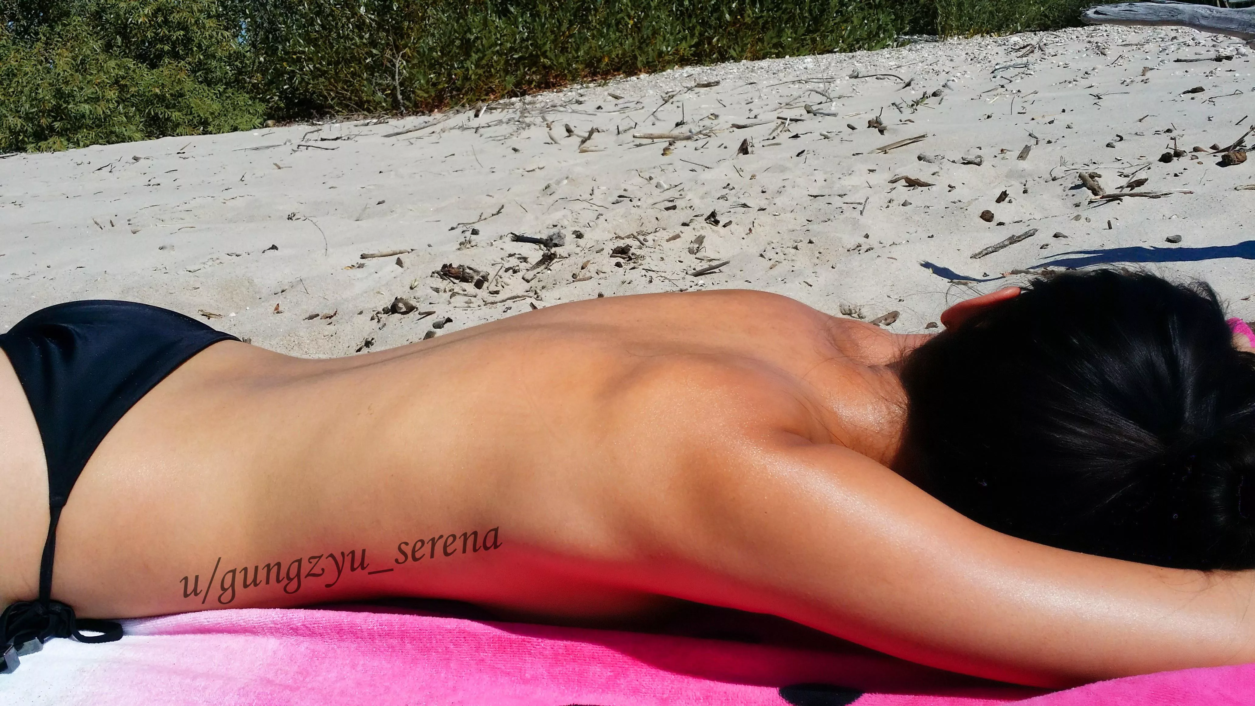 Mmm, the sun feels nice~ If you care to rub a lil’ sunscreen on me 😉❤️‍🔥