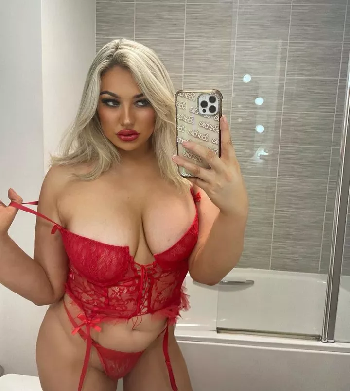 Modest blonde Modest blonde