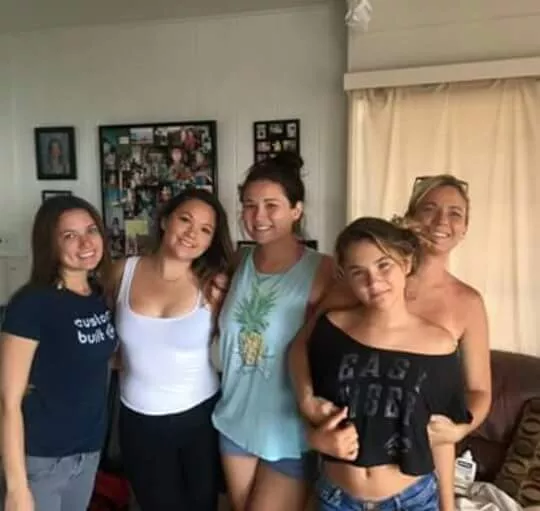 Mom and daughters. Who gets fucked first? 🍆💦 Mom and daughters. Who gets fucked first? 🍆💦