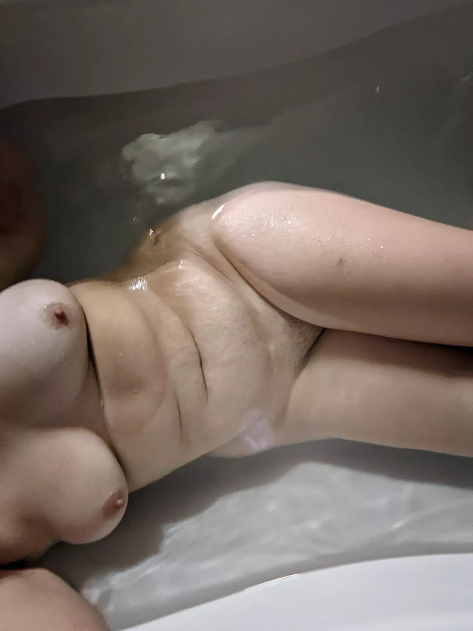 Mom bod in the tub anyone? Mom bod in the tub anyone?