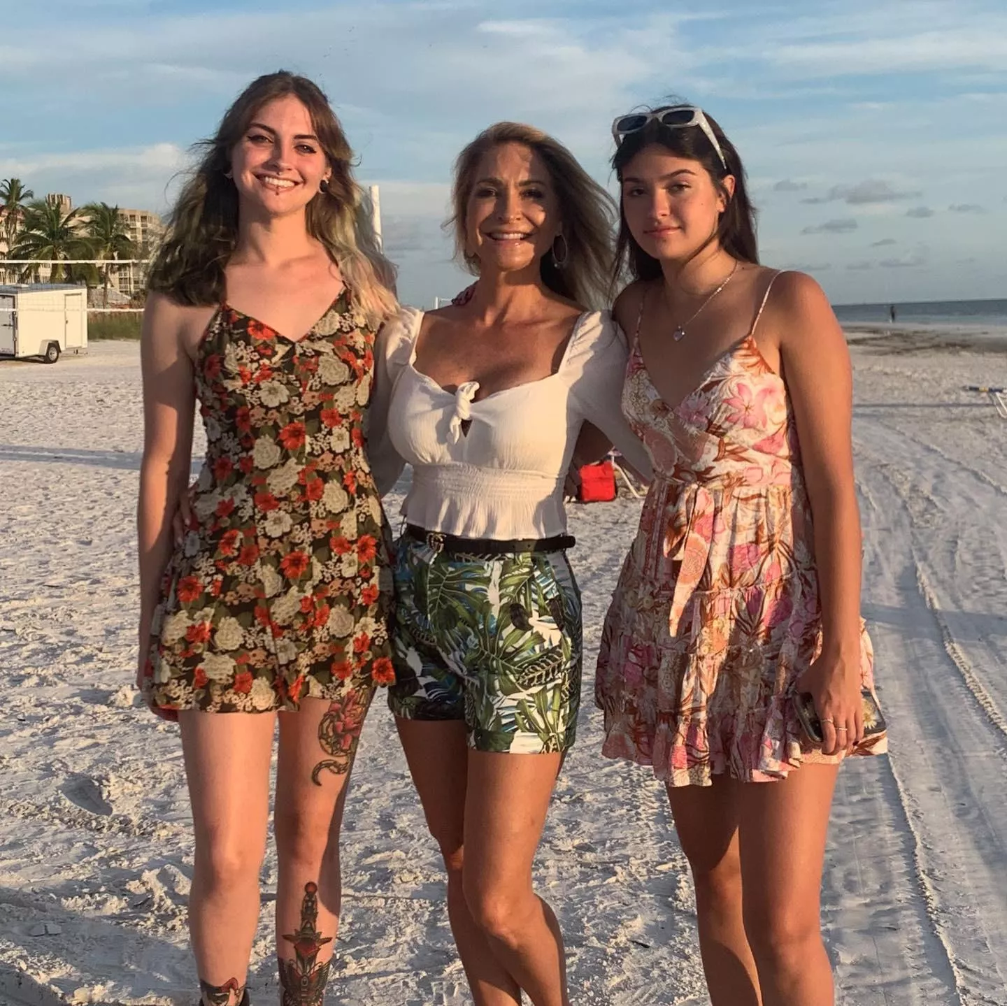 Mom & her Daughters Mom & her Daughters