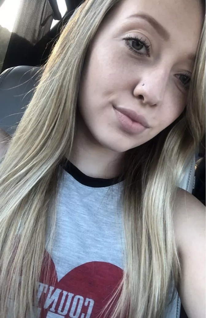 Mom of 2 🥰 Milf or Average?