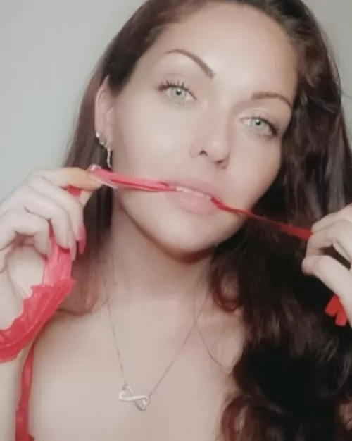 Mom of 3 who needs to have a good time😍