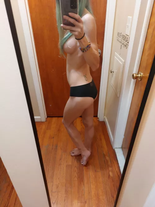 Mom of 4, smash or pass