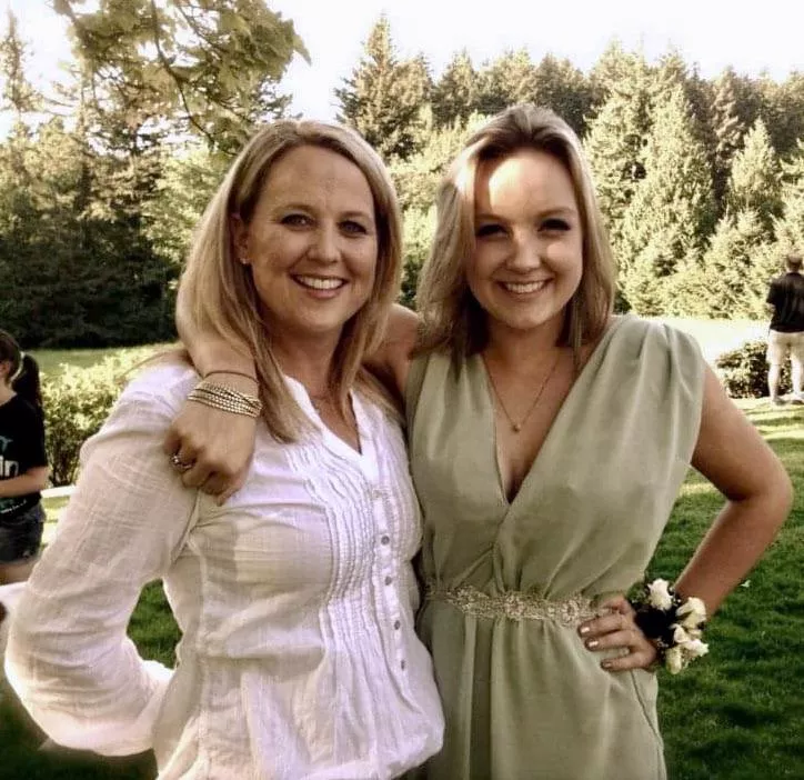 Mom or daughter? Mom or daughter?