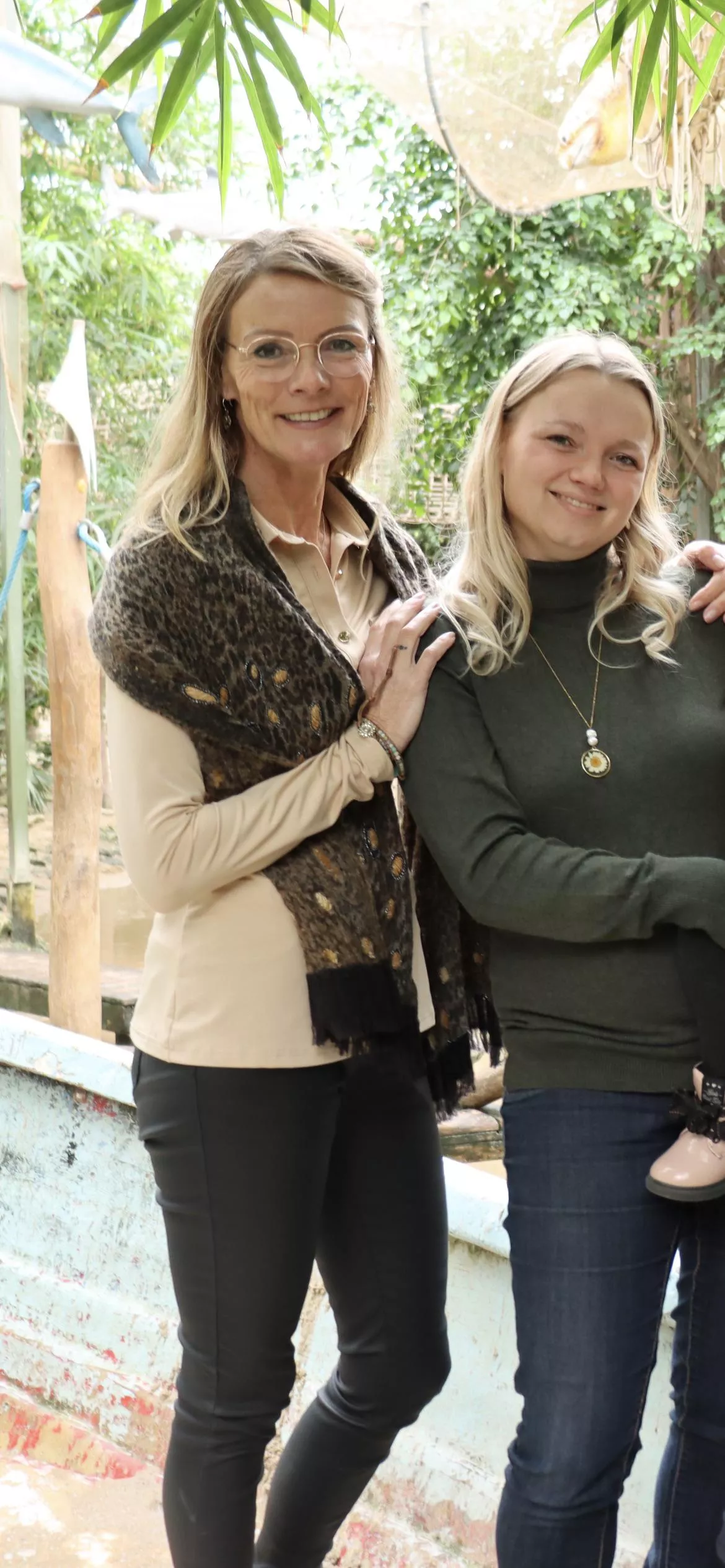 Mom or daughter? Mom or daughter?