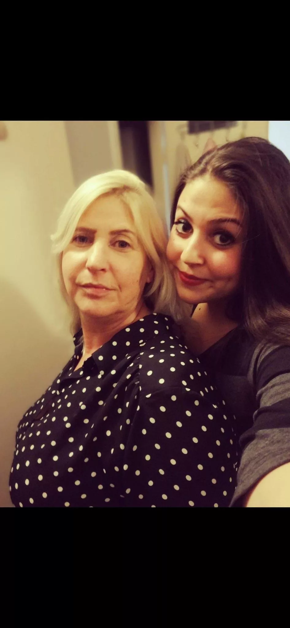 Mom or daughter? Mom or daughter?