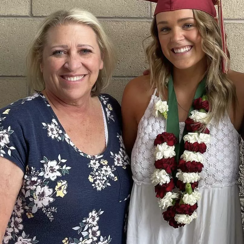 Mom or daughter why??? Mom or daughter why???