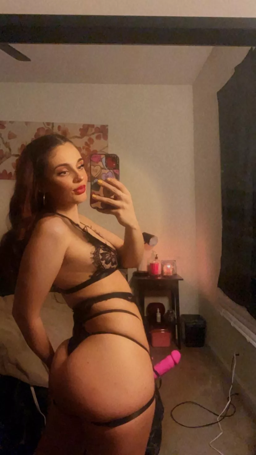 Mommy has big plans for that throat pussy of yours 😇