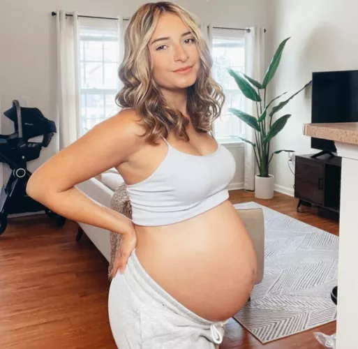 mommy hottie 😳 (8 months)